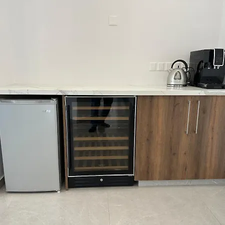 Majestic Manor * Tala