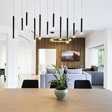 Majestic Manor * Tala