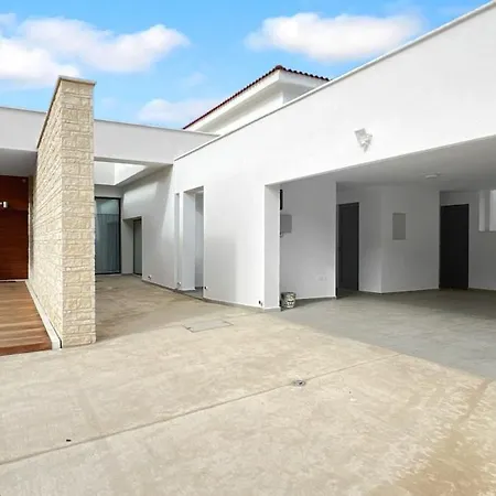 Majestic Manor Villa *