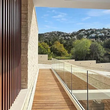 Majestic Manor * Tala