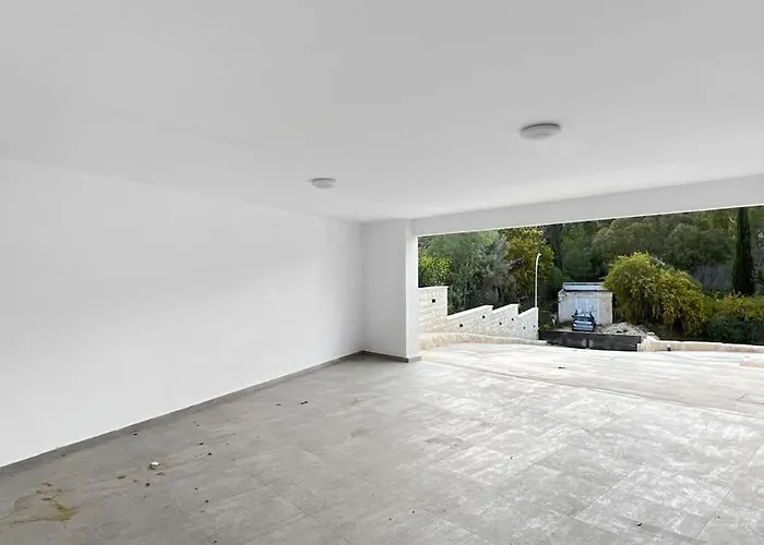 Majestic Manor Villa