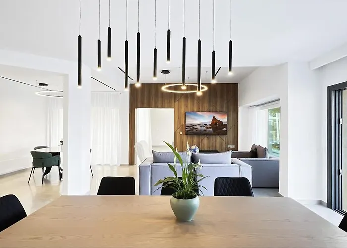 Majestic Manor * Tala