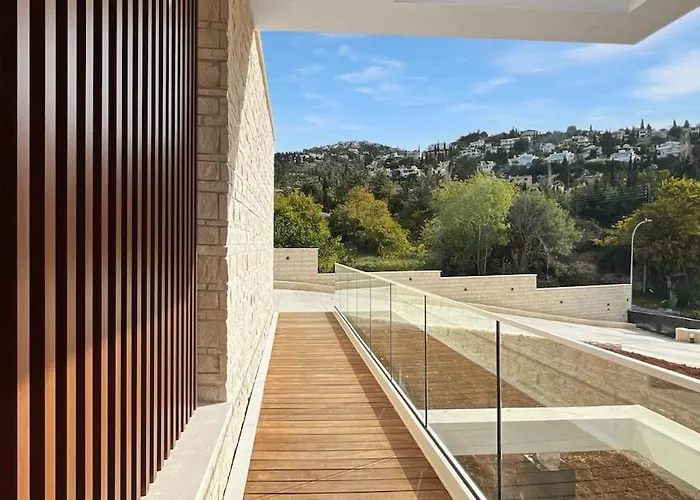 Majestic Manor * Tala