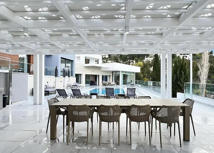 Majestic Manor Villa Tala