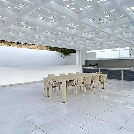 Majestic Manor Тала