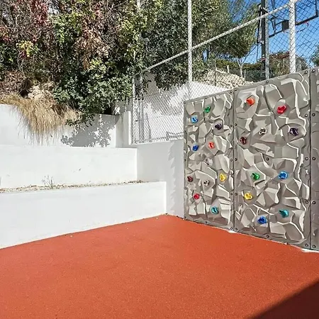 Majestic Manor