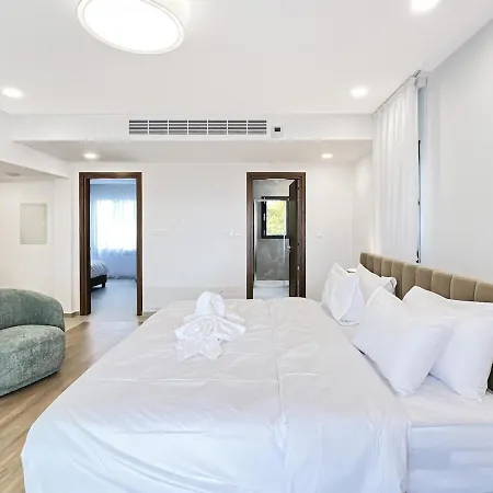 Вилла Majestic Manor