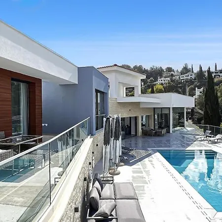 Majestic Manor *