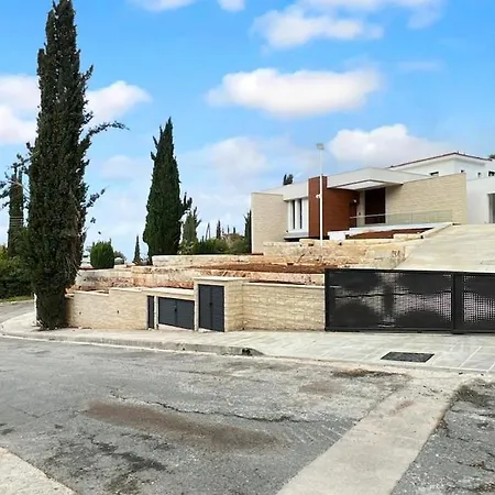 Вилла Majestic Manor *