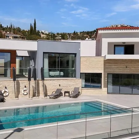 Вилла Majestic Manor Тала