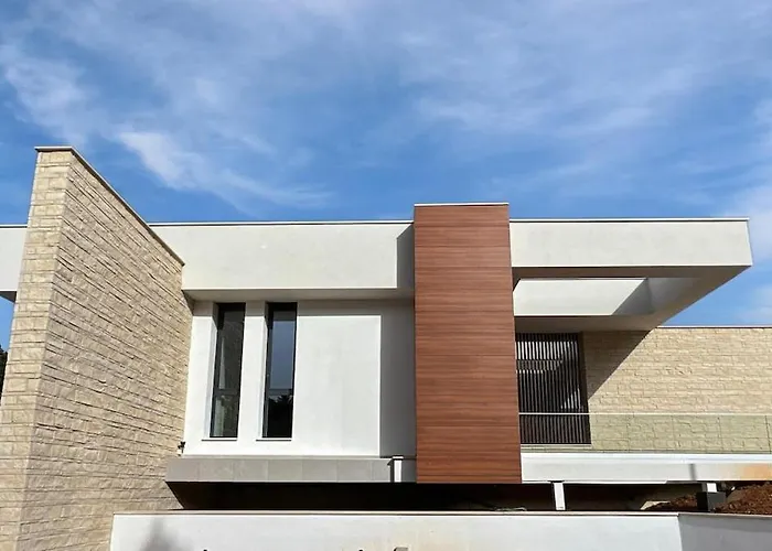 Majestic Manor * Tala