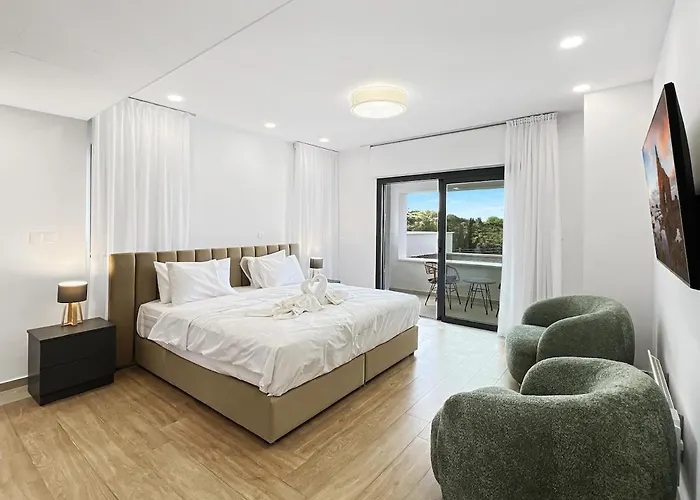 Majestic Manor Villa *