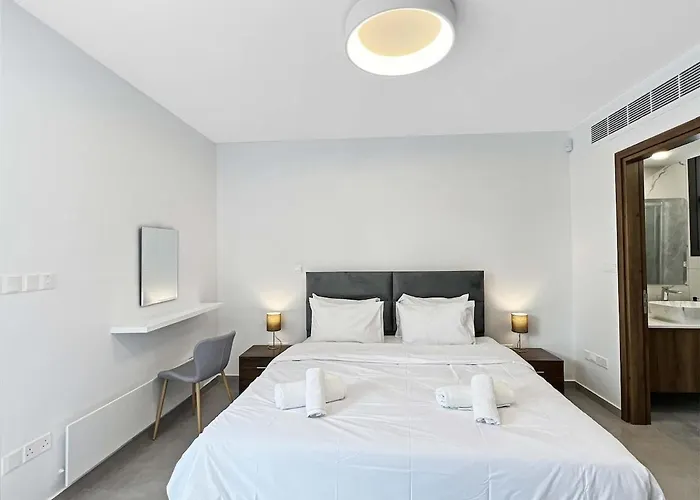 Villa Majestic Manor Tala