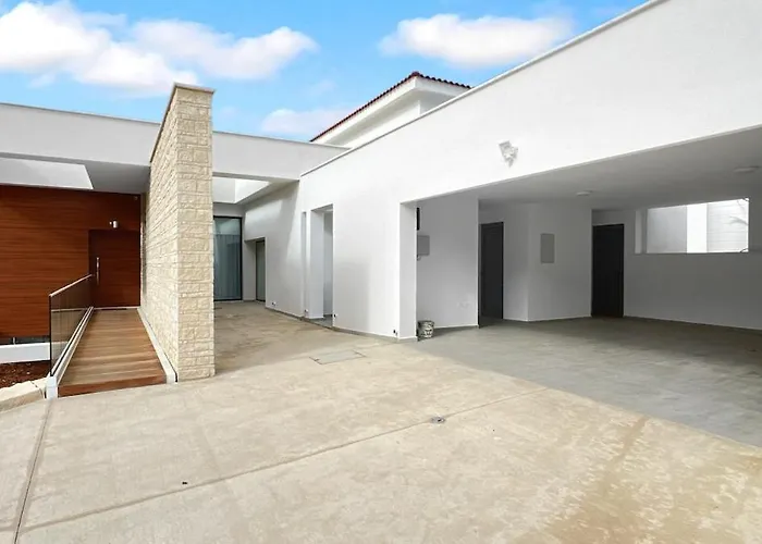 Majestic Manor Villa *